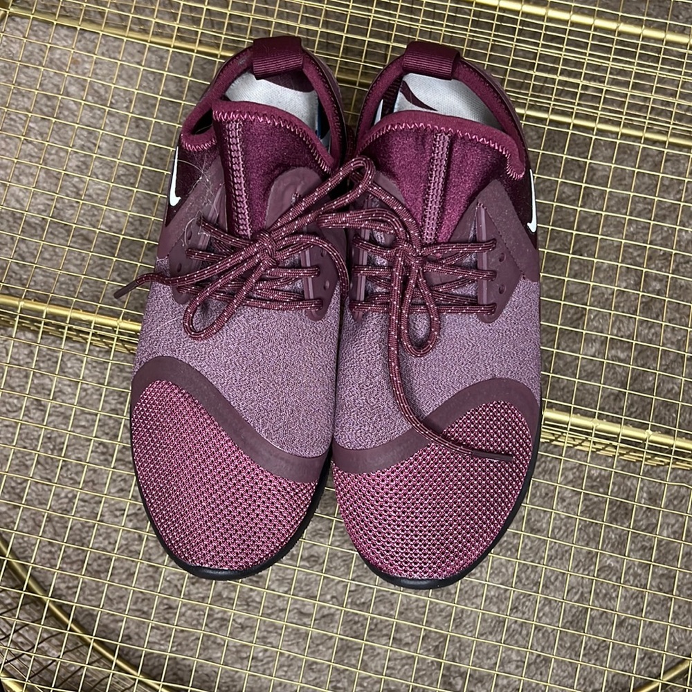 Maroon Nike